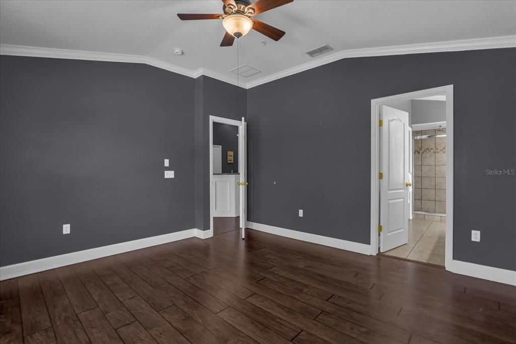 For Sale: $220,000 (2 beds, 2 baths, 1316 Square Feet)