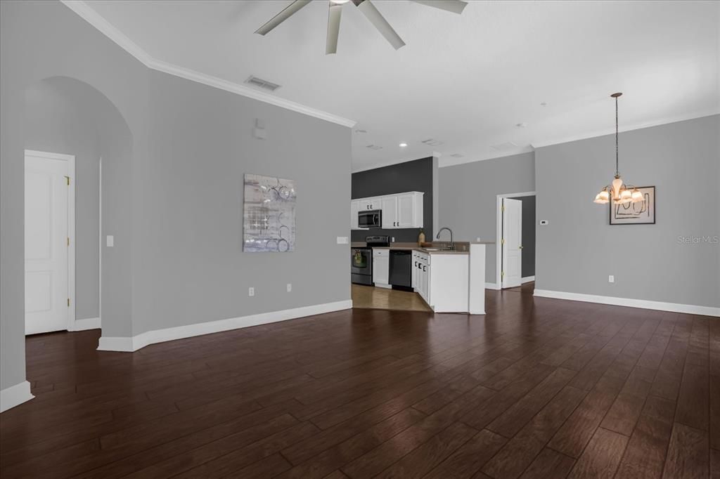 For Sale: $220,000 (2 beds, 2 baths, 1316 Square Feet)
