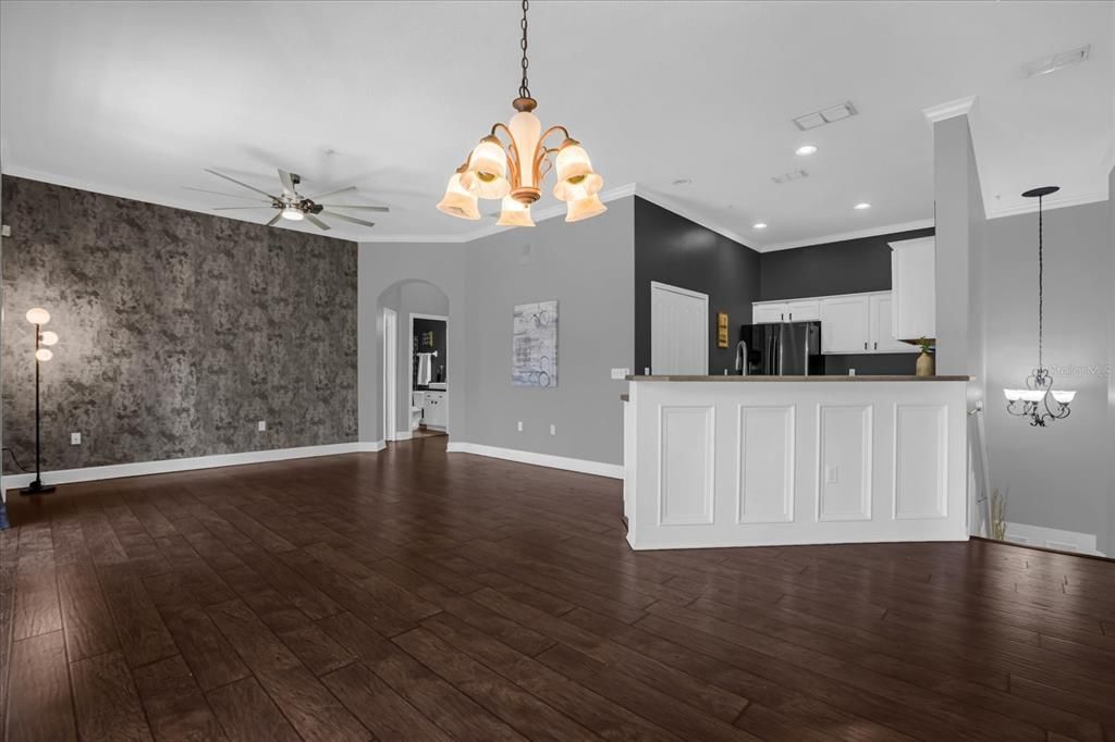For Sale: $220,000 (2 beds, 2 baths, 1316 Square Feet)