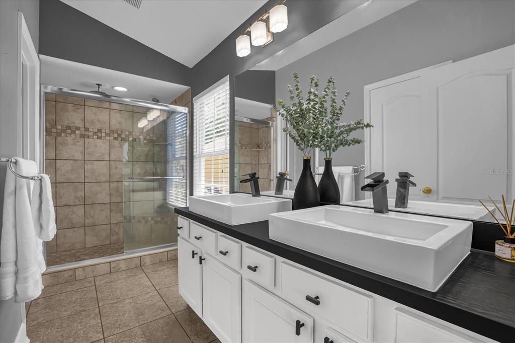 For Sale: $220,000 (2 beds, 2 baths, 1316 Square Feet)