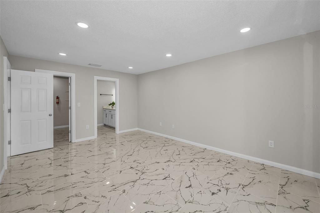 For Sale: $579,500 (2 beds, 2 baths, 1580 Square Feet)