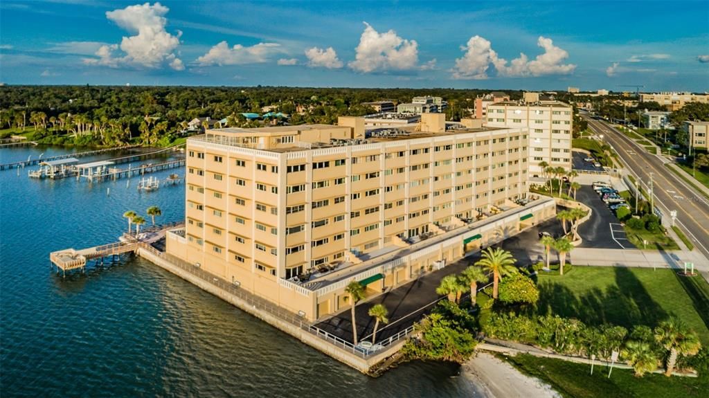 For Sale: $579,500 (2 beds, 2 baths, 1580 Square Feet)
