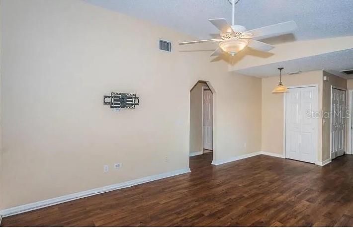 For Rent: $2,300 (3 beds, 2 baths, 1348 Square Feet)