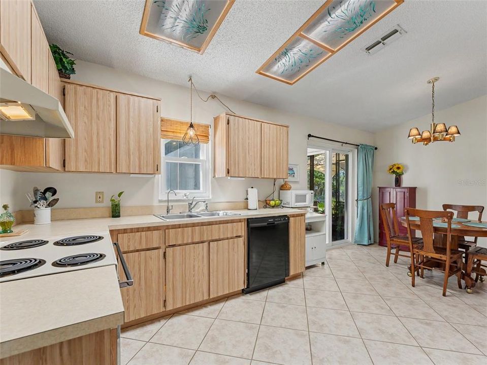 En Venta: $275,000 (2 camas, 2 baños, 1088 Pies cuadrados)