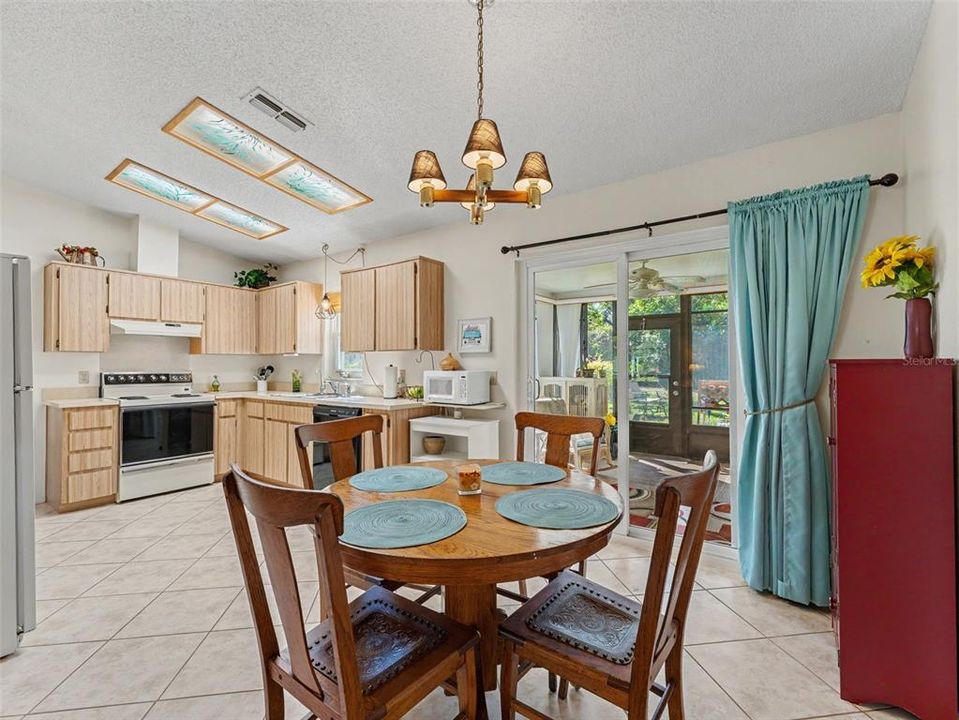 En Venta: $275,000 (2 camas, 2 baños, 1088 Pies cuadrados)