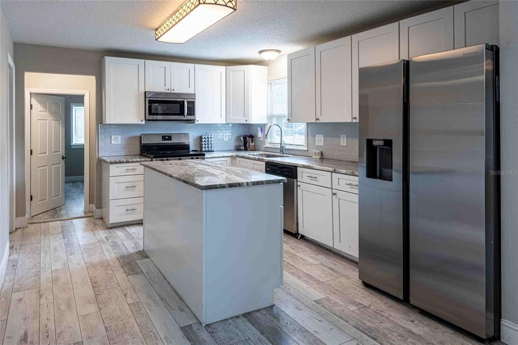 For Sale: $339,500 (3 beds, 2 baths, 1646 Square Feet)