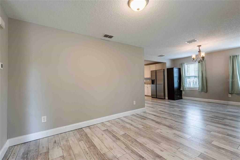 For Sale: $339,500 (3 beds, 2 baths, 1646 Square Feet)