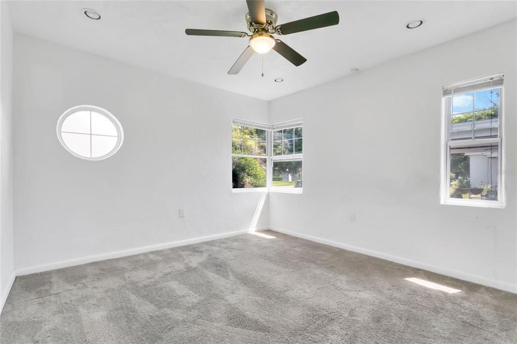 Activo con contrato: $375,000 (2 camas, 1 baños, 913 Pies cuadrados)