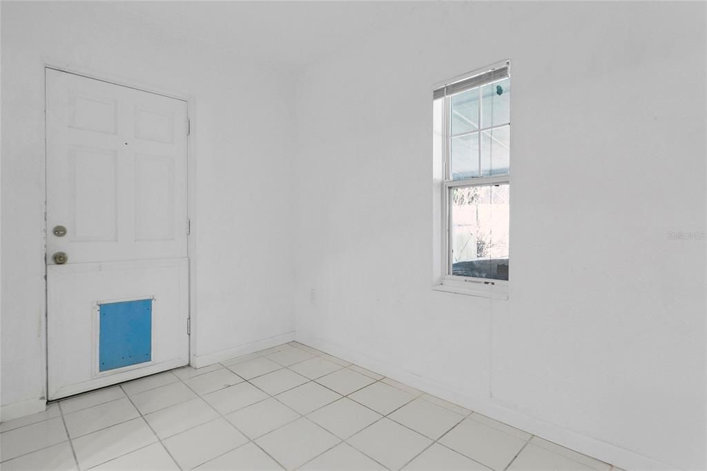 Activo con contrato: $375,000 (2 camas, 1 baños, 913 Pies cuadrados)