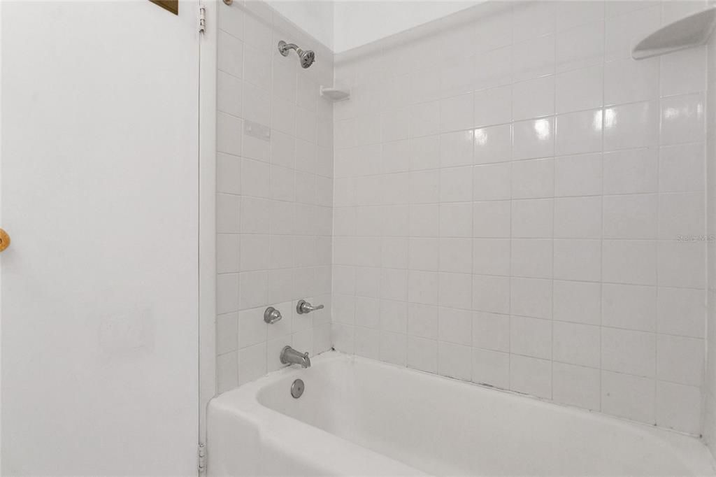 Activo con contrato: $375,000 (2 camas, 1 baños, 913 Pies cuadrados)