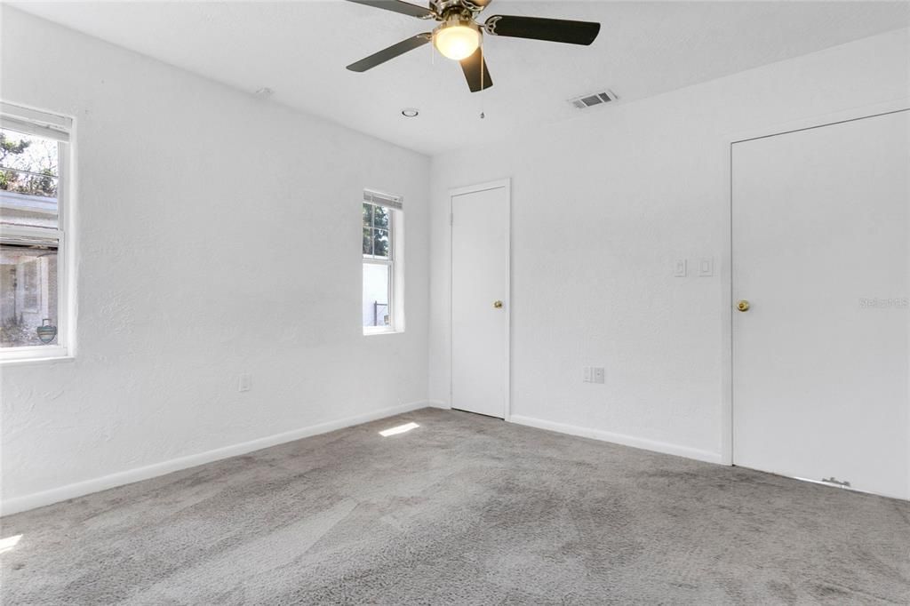 Activo con contrato: $375,000 (2 camas, 1 baños, 913 Pies cuadrados)