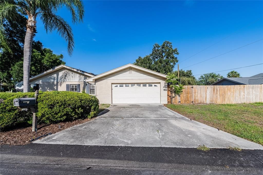 Active With Contract: $398,500 (3 beds, 2 baths, 2000 Square Feet)