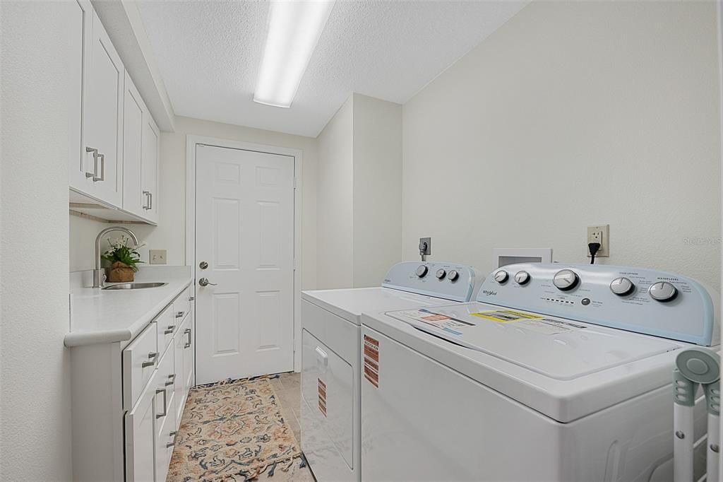 For Sale: $800,000 (5 beds, 3 baths, 3193 Square Feet)