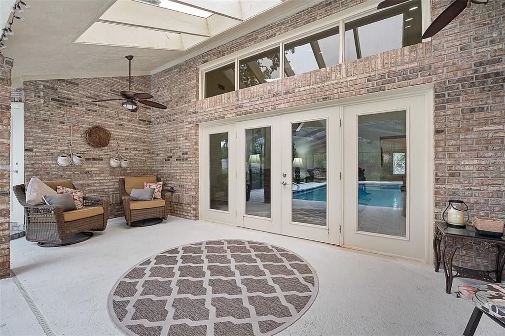 For Sale: $800,000 (5 beds, 3 baths, 3193 Square Feet)