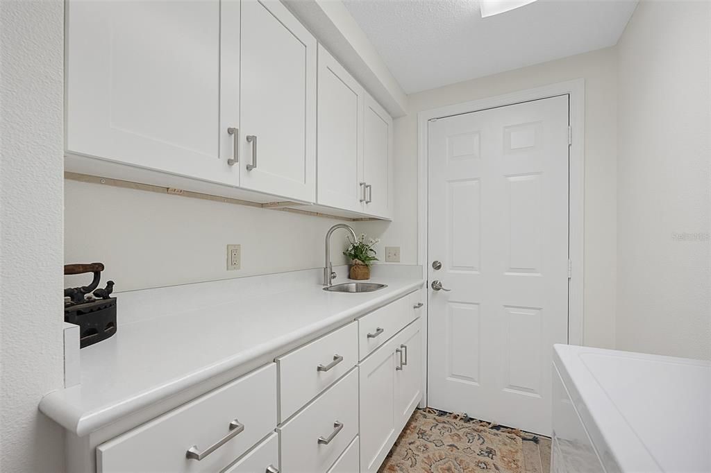 For Sale: $800,000 (5 beds, 3 baths, 3193 Square Feet)