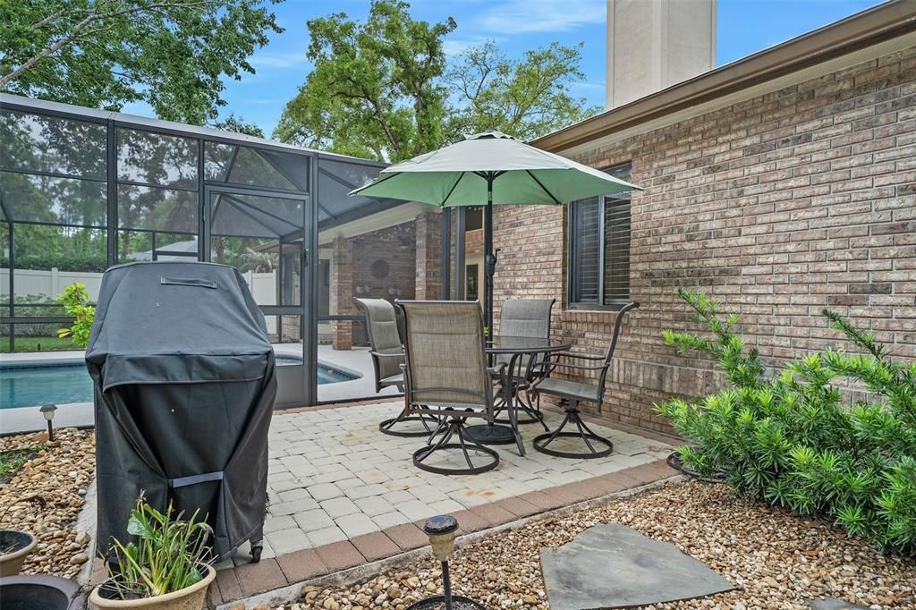 For Sale: $800,000 (5 beds, 3 baths, 3193 Square Feet)
