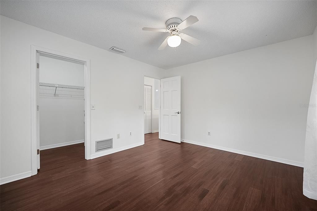 For Sale: $800,000 (5 beds, 3 baths, 3193 Square Feet)