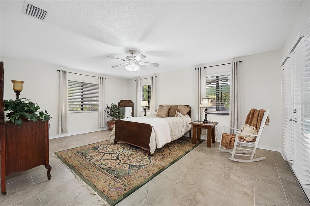 For Sale: $800,000 (5 beds, 3 baths, 3193 Square Feet)