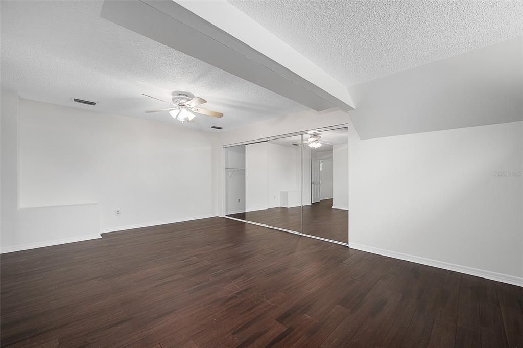 For Sale: $800,000 (5 beds, 3 baths, 3193 Square Feet)