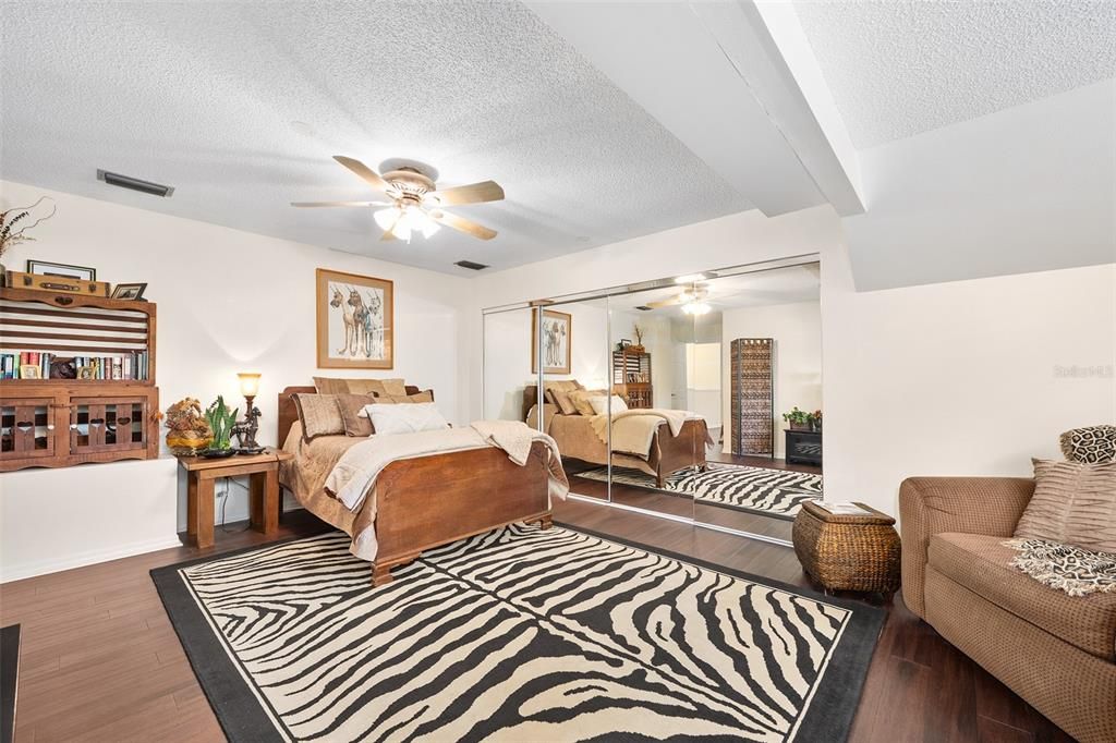 For Sale: $800,000 (5 beds, 3 baths, 3193 Square Feet)