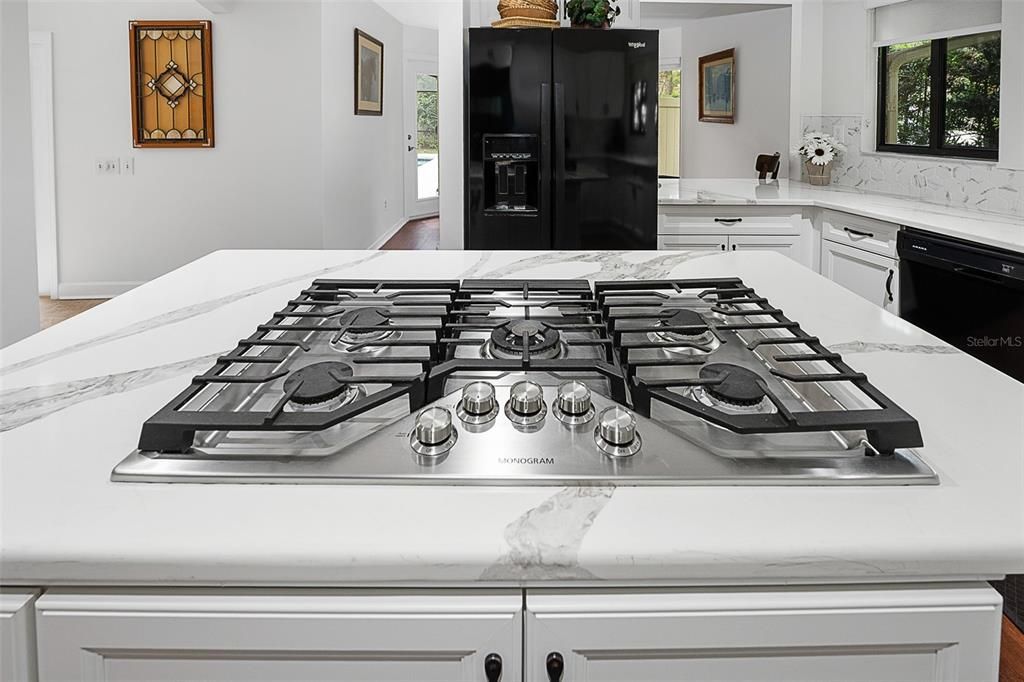 For Sale: $800,000 (5 beds, 3 baths, 3193 Square Feet)