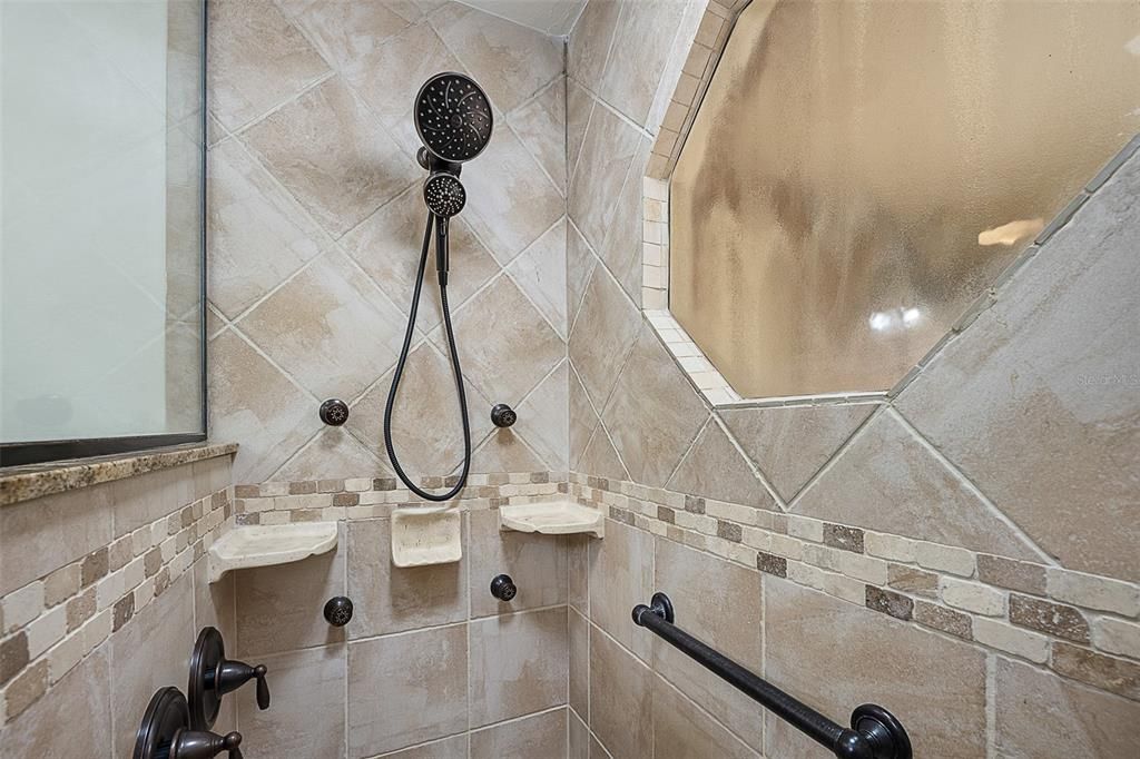 For Sale: $800,000 (5 beds, 3 baths, 3193 Square Feet)