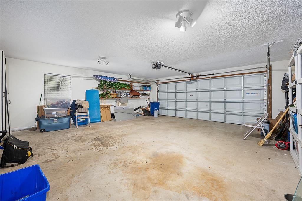 For Sale: $800,000 (5 beds, 3 baths, 3193 Square Feet)