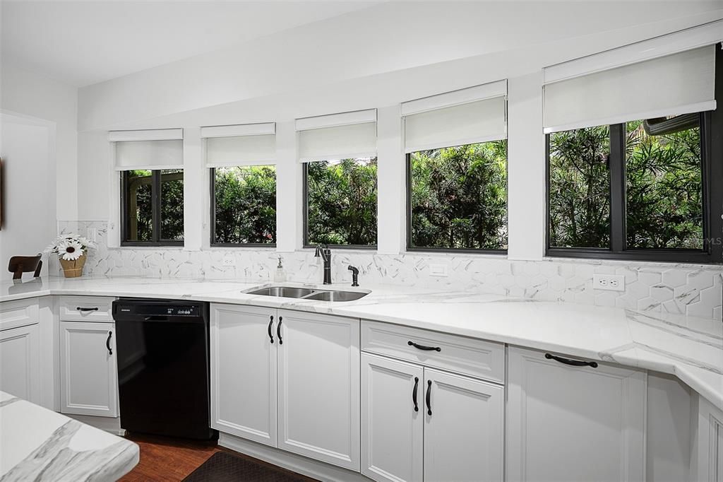 For Sale: $800,000 (5 beds, 3 baths, 3193 Square Feet)