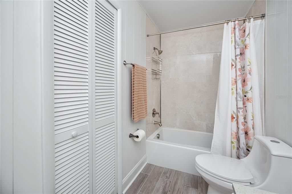 For Sale: $229,000 (2 beds, 2 baths, 1270 Square Feet)