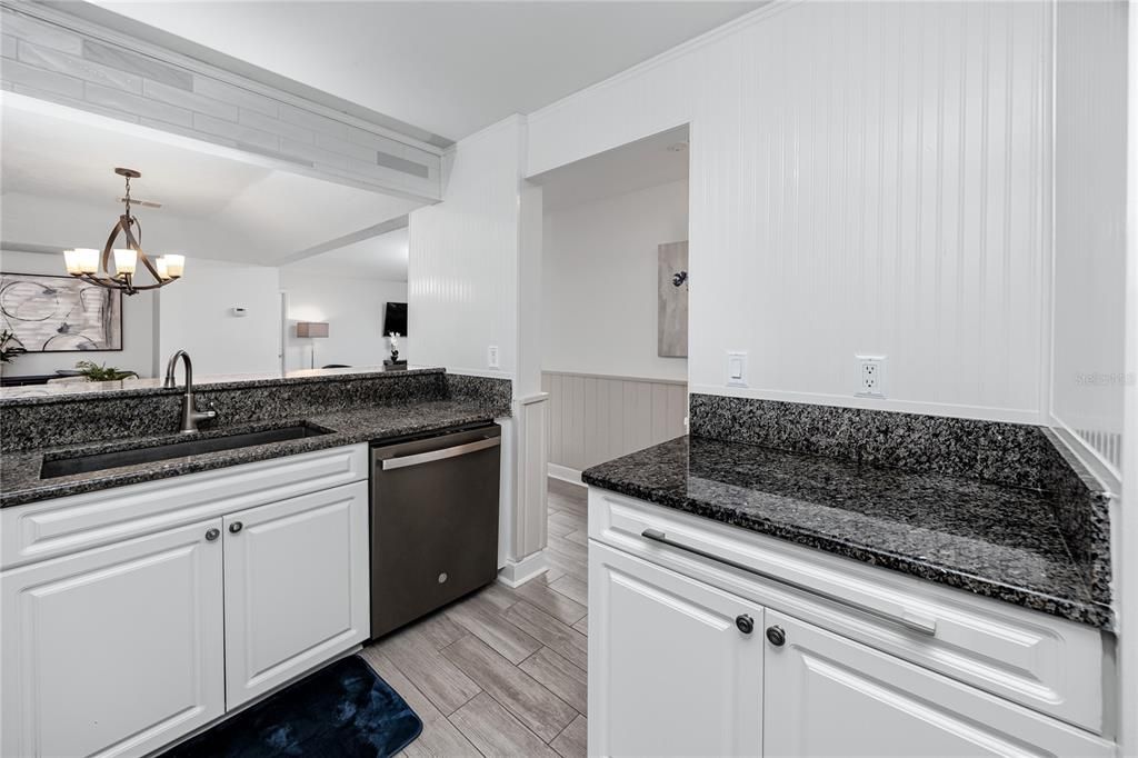 For Sale: $229,000 (2 beds, 2 baths, 1270 Square Feet)
