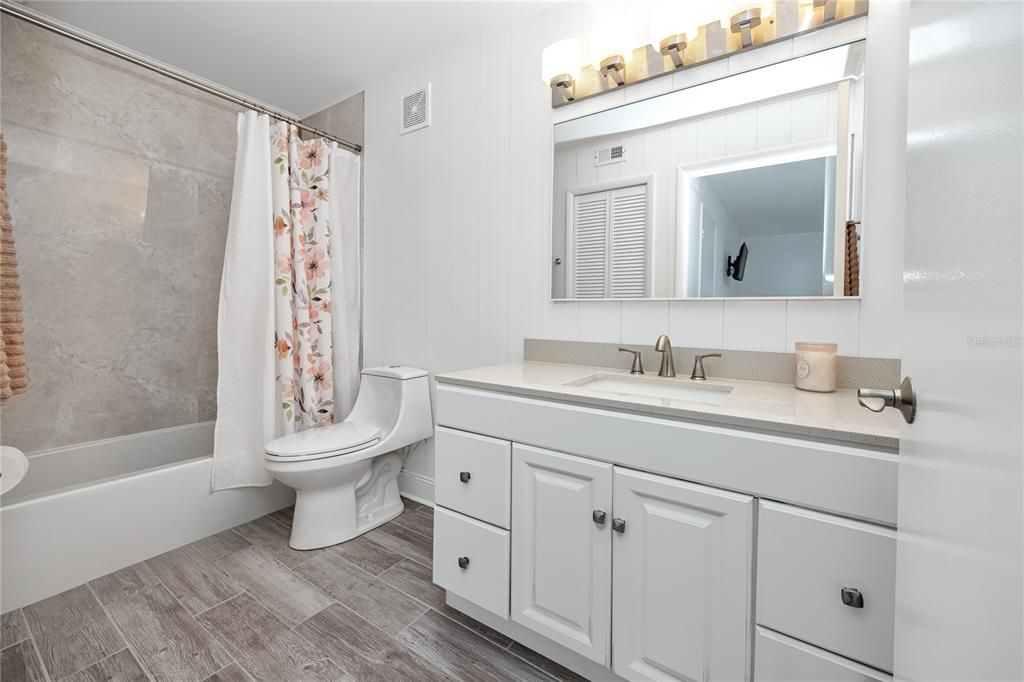 For Sale: $229,000 (2 beds, 2 baths, 1270 Square Feet)