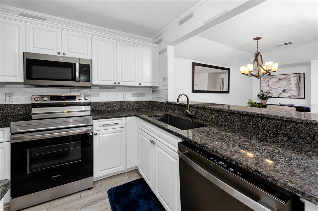 For Sale: $229,000 (2 beds, 2 baths, 1270 Square Feet)
