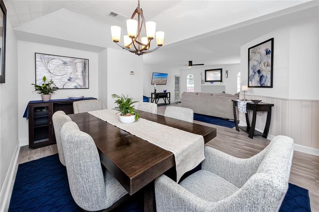 For Sale: $229,000 (2 beds, 2 baths, 1270 Square Feet)
