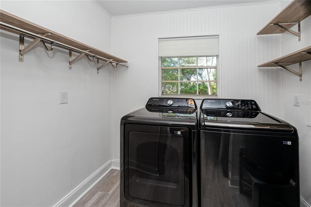 For Sale: $229,000 (2 beds, 2 baths, 1270 Square Feet)