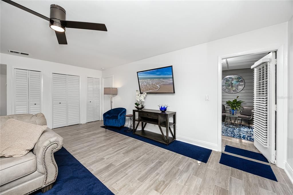 For Sale: $229,000 (2 beds, 2 baths, 1270 Square Feet)