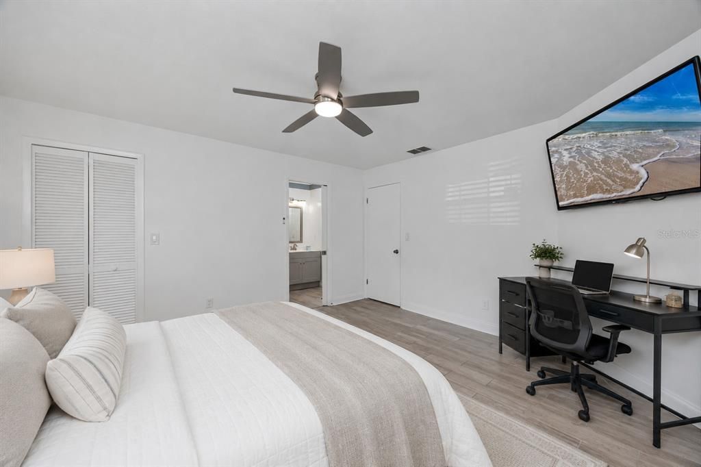 For Sale: $229,000 (2 beds, 2 baths, 1270 Square Feet)