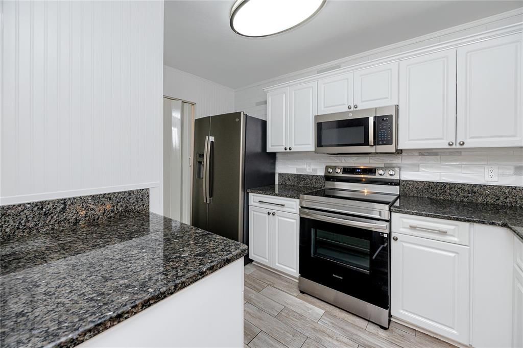For Sale: $229,000 (2 beds, 2 baths, 1270 Square Feet)