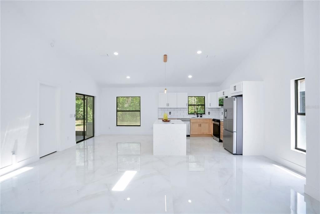 Activo con contrato: $469,900 (3 camas, 2 baños, 1502 Pies cuadrados)