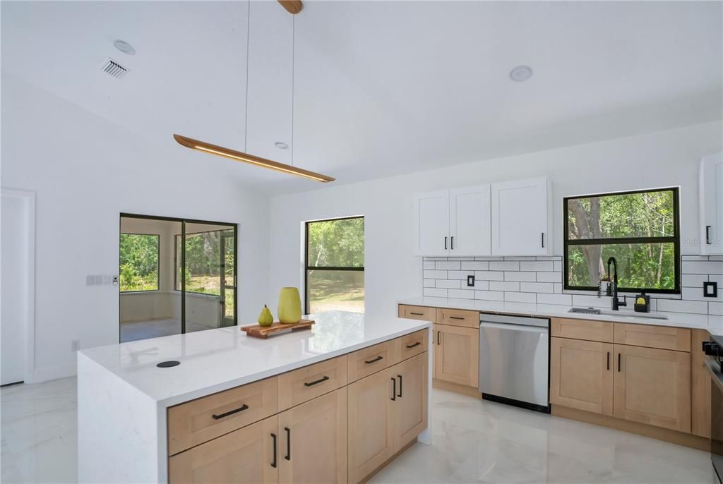 Activo con contrato: $469,900 (3 camas, 2 baños, 1502 Pies cuadrados)