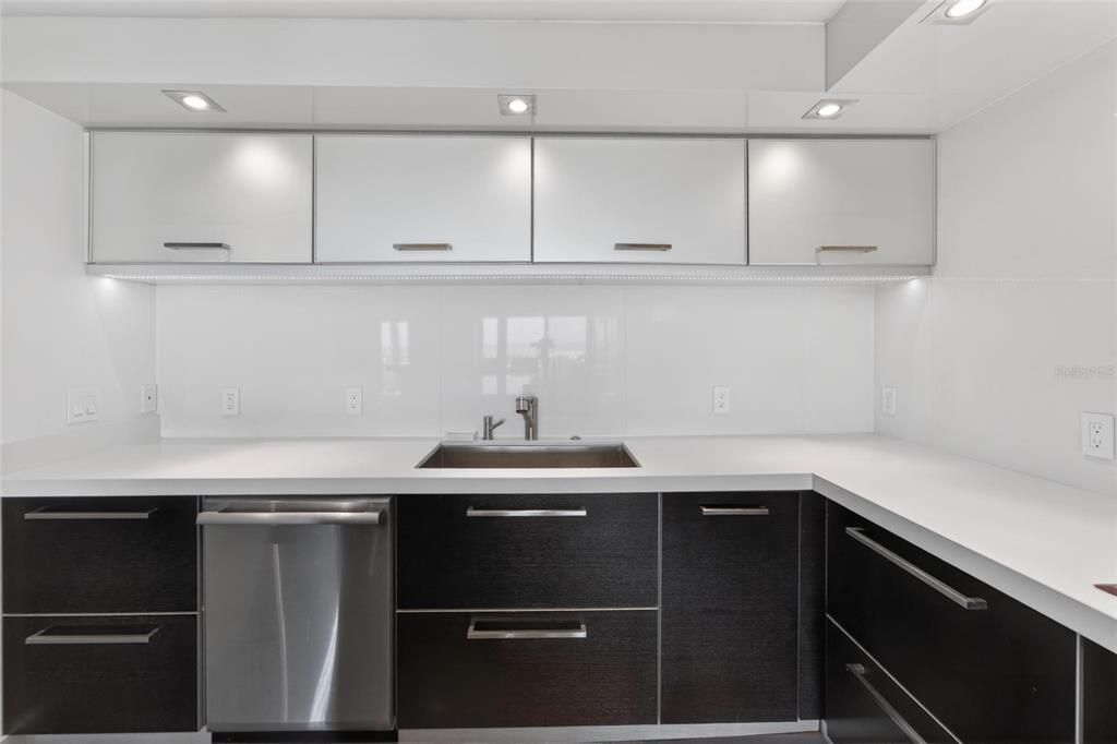 For Rent: $7,950 (2 beds, 2 baths, 1692 Square Feet)