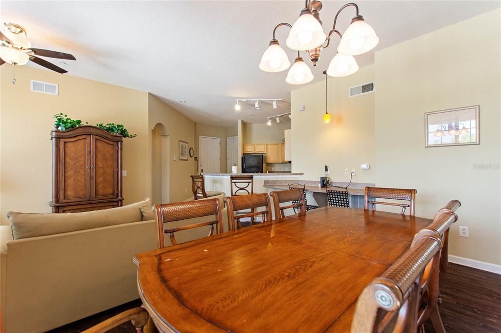 Active With Contract: $1,825 (4 beds, 2 baths, 1688 Square Feet)