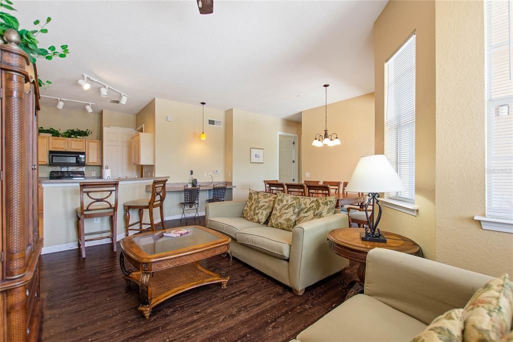 Active With Contract: $1,825 (4 beds, 2 baths, 1688 Square Feet)