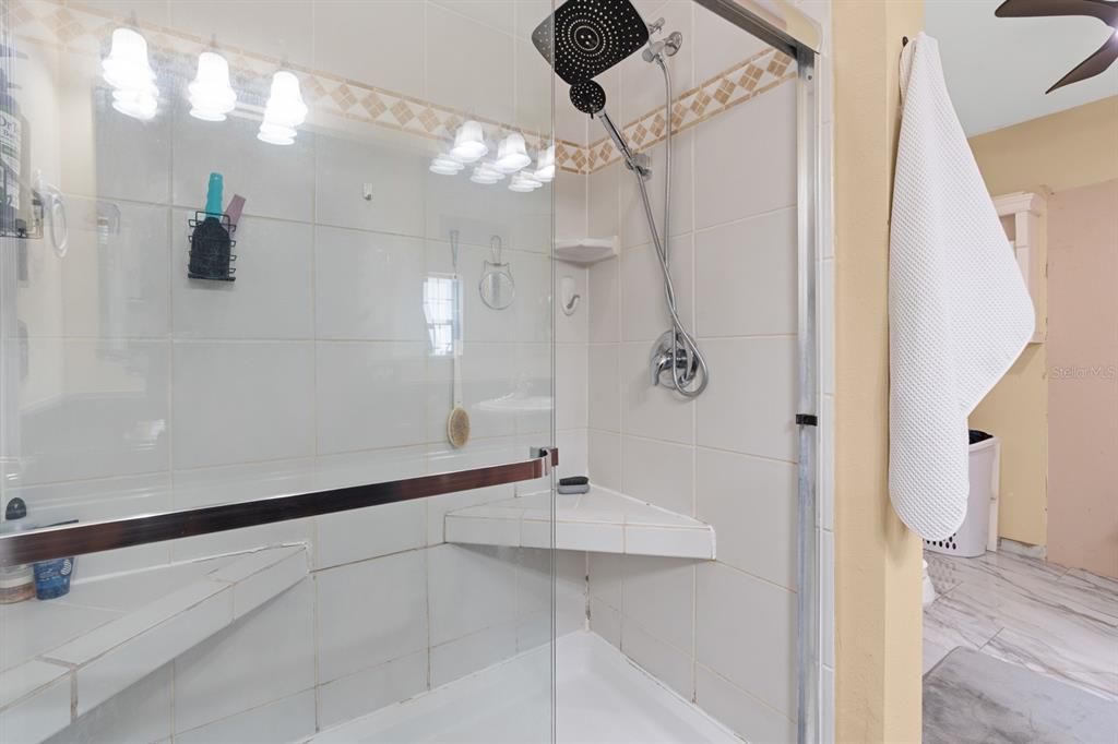 En Venta: $487,000 (4 camas, 2 baños, 2684 Pies cuadrados)
