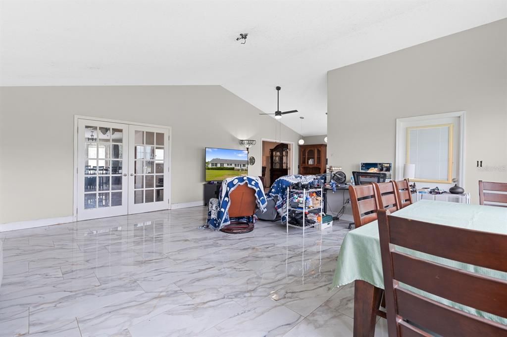 En Venta: $487,000 (4 camas, 2 baños, 2684 Pies cuadrados)