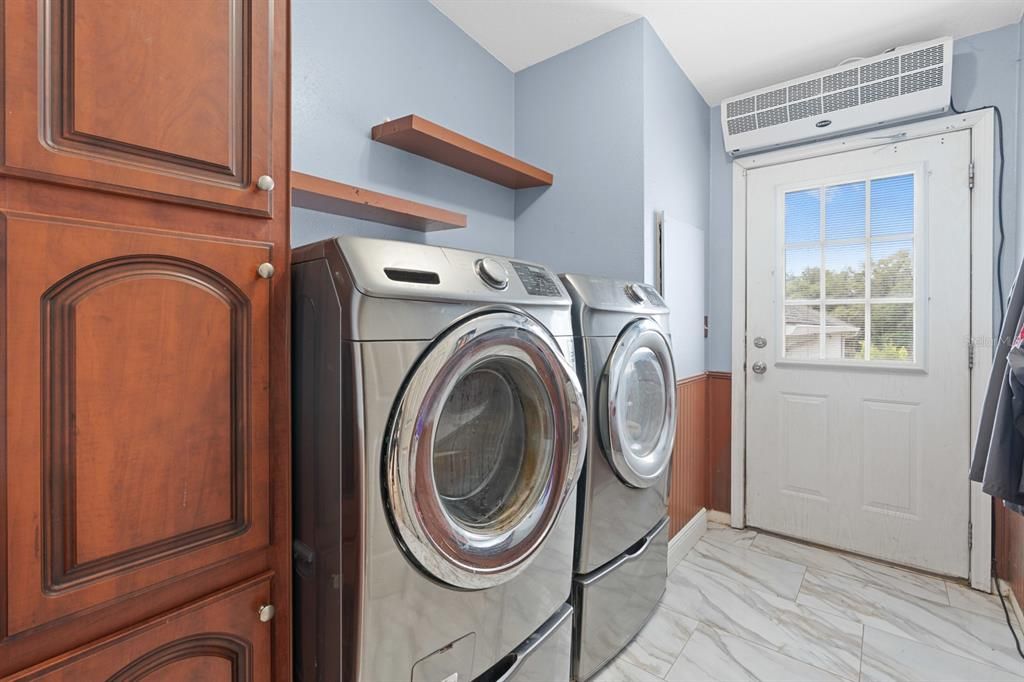 En Venta: $487,000 (4 camas, 2 baños, 2684 Pies cuadrados)