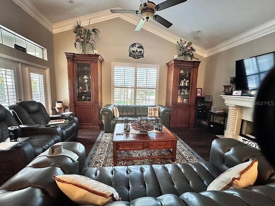 For Sale: $899,000 (4 beds, 2 baths, 3799 Square Feet)