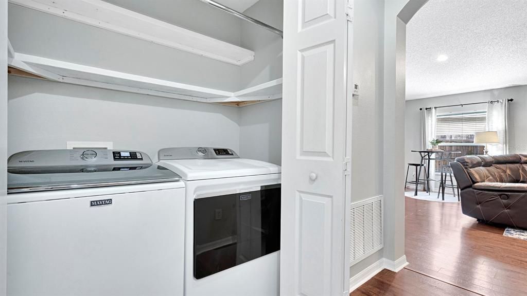 Activo con contrato: $379,000 (3 camas, 2 baños, 1574 Pies cuadrados)