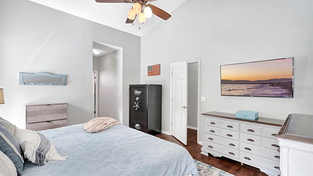Activo con contrato: $379,000 (3 camas, 2 baños, 1574 Pies cuadrados)