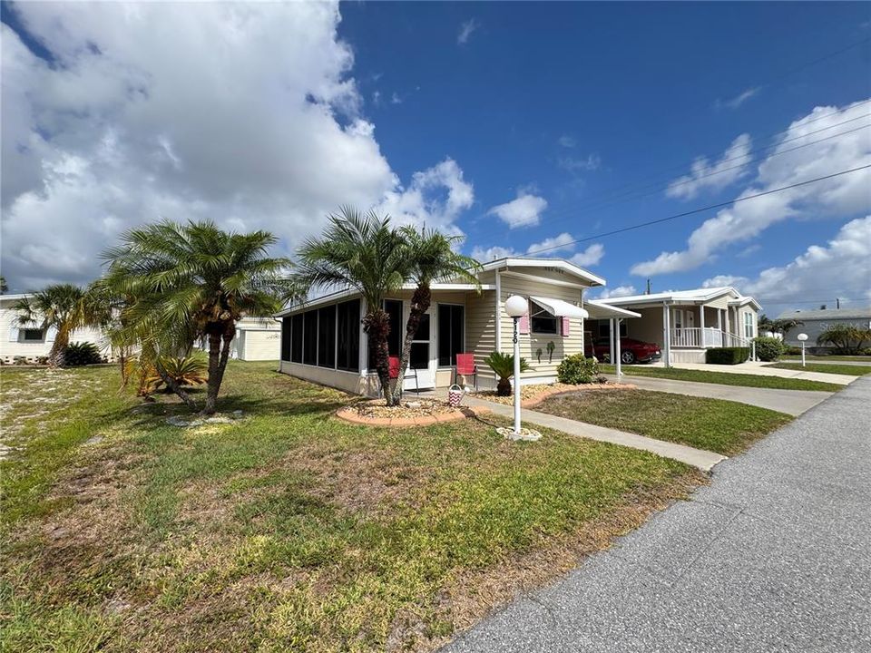 For Sale: $90,000 (2 beds, 1 baths, 564 Square Feet)