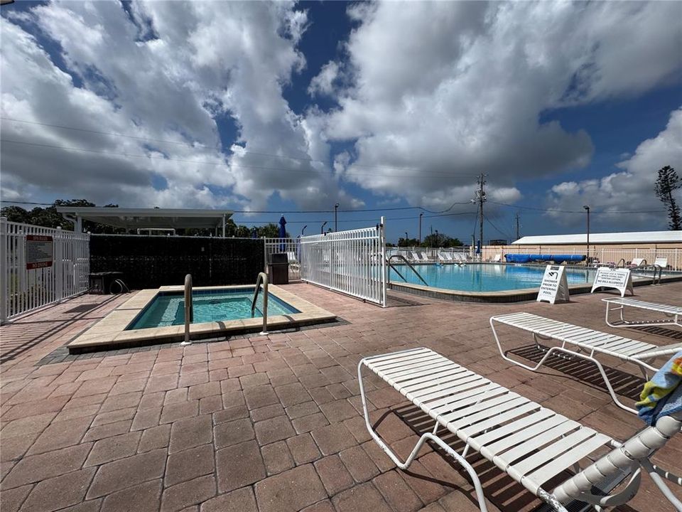 For Sale: $90,000 (2 beds, 1 baths, 564 Square Feet)